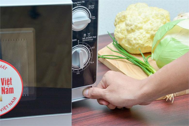 Lò vi sóng Sharp R-205VN-S 20 lít Lò vi sóng Sharp R-205VN-S 20 lít