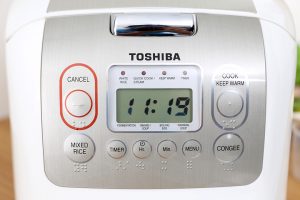 Nồi cơm điện tử Toshiba 1.8 lít RC-18NMFVN(W)