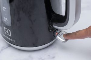 Ấm đun siêu tốc Electrolux 1.7 lít EEK3505