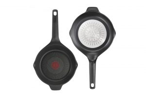 Chảo đúc cao cấp Tefal Robusto có miệng rót 20cm E2490244