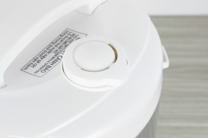 Nồi cơm nắp gài Panasonic 1 lít SR-MVN10LRAX