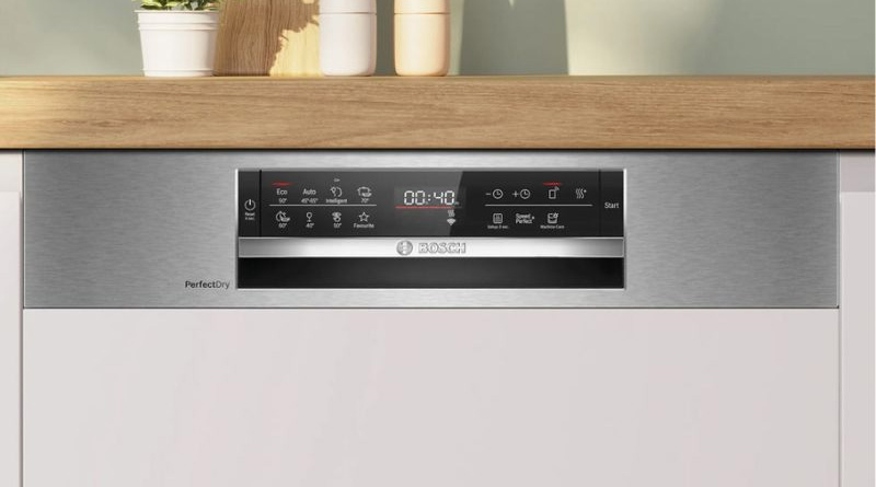Bảng điều khiển máy rửa bát Bosch SMI6ZCS16E dạng cảm ứng, có màn hình hiển thị