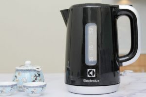 Ấm đun siêu tốc Electrolux 1.7 lít EEK3505