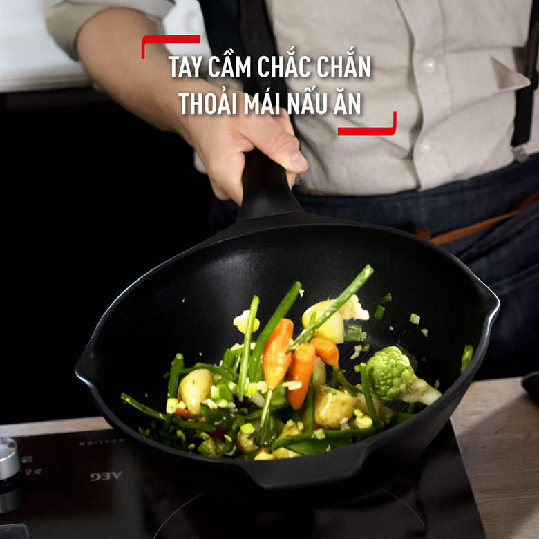 Chảo đúc cao cấp nướng, chiên Tefal Robusto có miệng rót E2494044 Size 26cm - Tay cầm cách nhiệt, chắc chắn