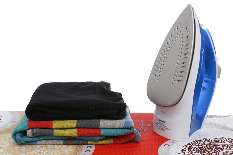 Bàn ủi hơi nước Panasonic NI-M300TARA-9