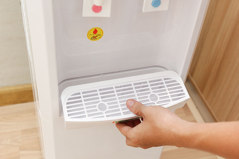 Khay hứng nước dễ tháo lắp
