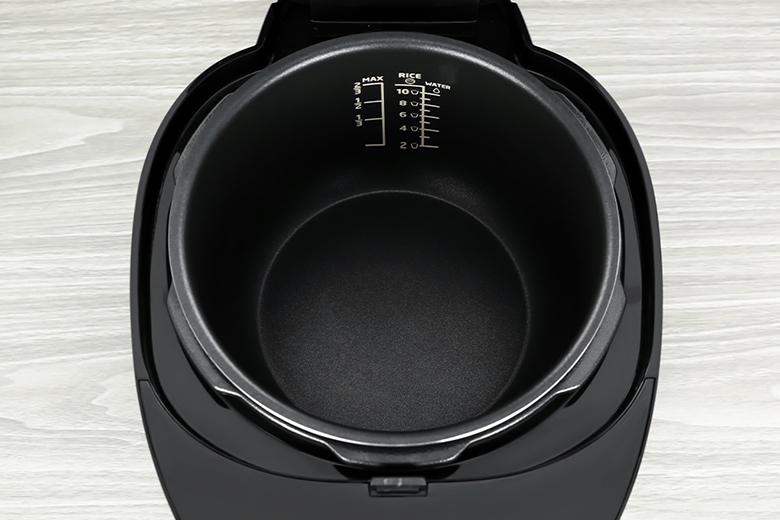 Nồi áp suất điện Philips HD2151/66 5 lít - Lòng nồi
