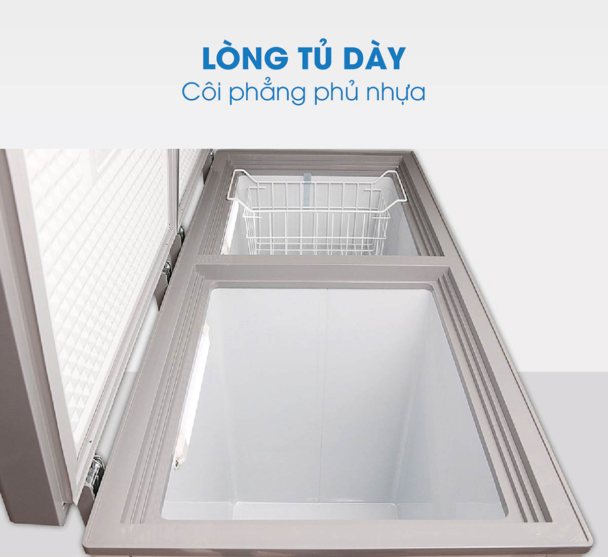 Lòng côi tủ phẳng của Tủ Đông Mát Darling Inverter DMF 4699WSI 2