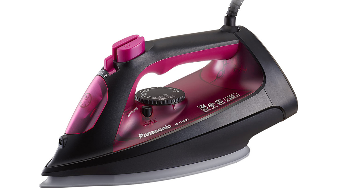 Bàn ủi Panasonic NI-U400CPRA sở hữu kiểu dáng đẹp mắt