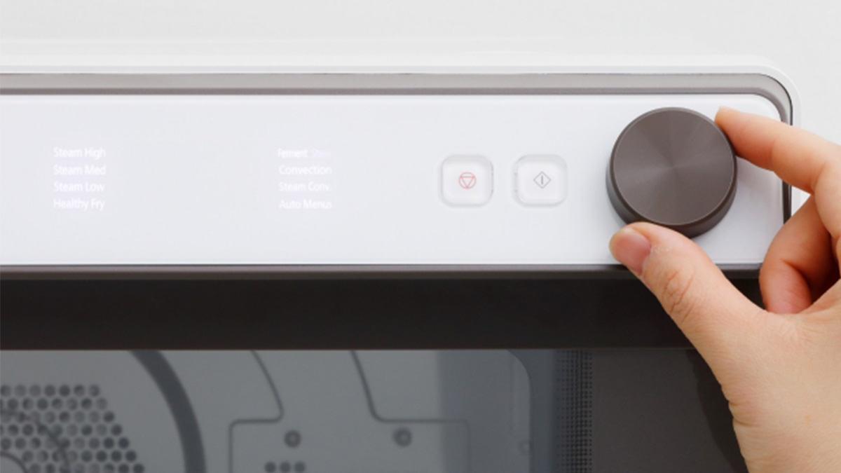 Panasonic NU-SC280W sử dụng bảng điều khiển núm xoay và nút nhấn