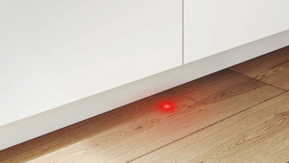 Đèn LED đỏ dưới sàn báo hiệu trạng thái hoạt động