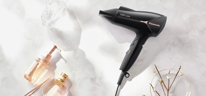 máy sấy tóc Panasonic EH-NE66-K645 này sở hữu kiểu dáng gọn nhỏ, trọng lượng nhẹ nhàng