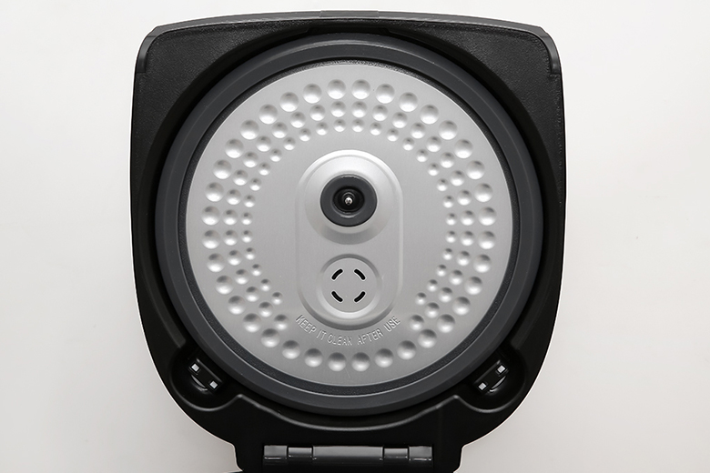 Nồi cơm điện tử Bluestone 1.8 lít RCB-5938 - Nắp trong