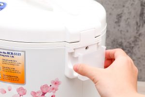 Nồi cơm nắp gài BlueStone 1.8 lít RCB-5525