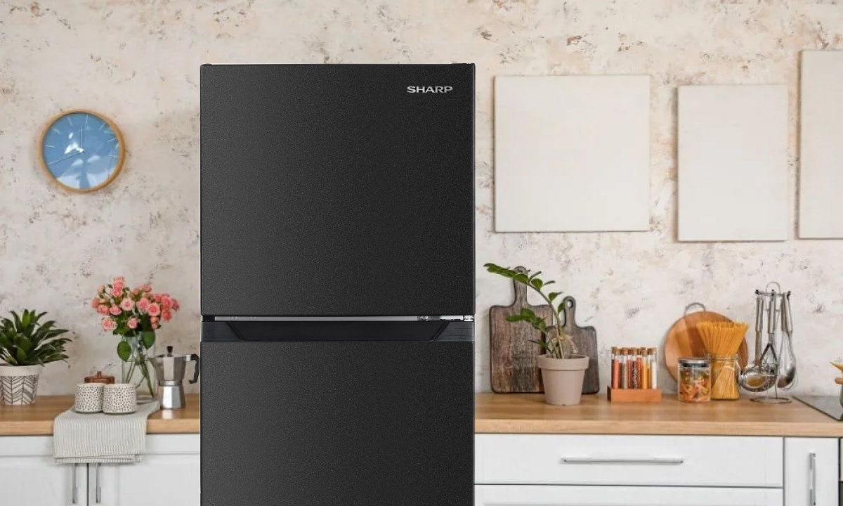 Tiết kiệm điện năng, vận hành êm ái Tủ lạnh Sharp Inverter 247 lít SJ-X270V-DG được trang bị côn