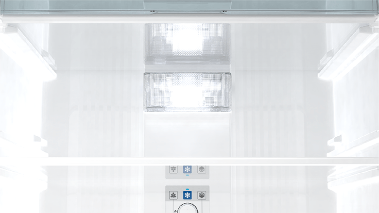 Tủ lạnh Sharp Inverter 300 lít SJ-XP322AE-SL trang bị đèn chiếu sáng